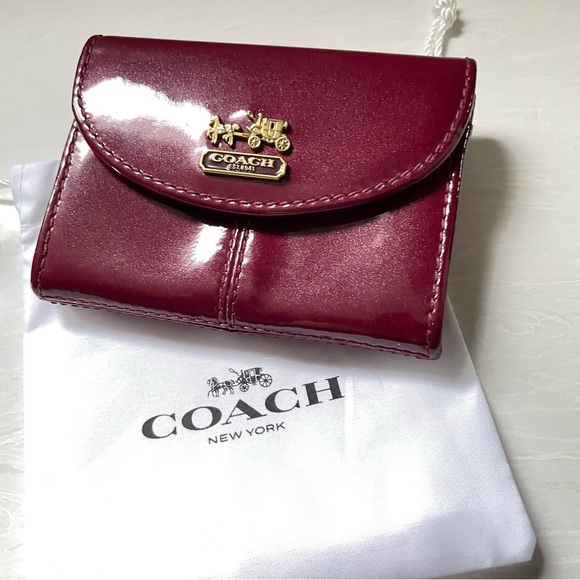 COACH - Madison Patent Leather Gusseted Card Case - Picture 2 of 11